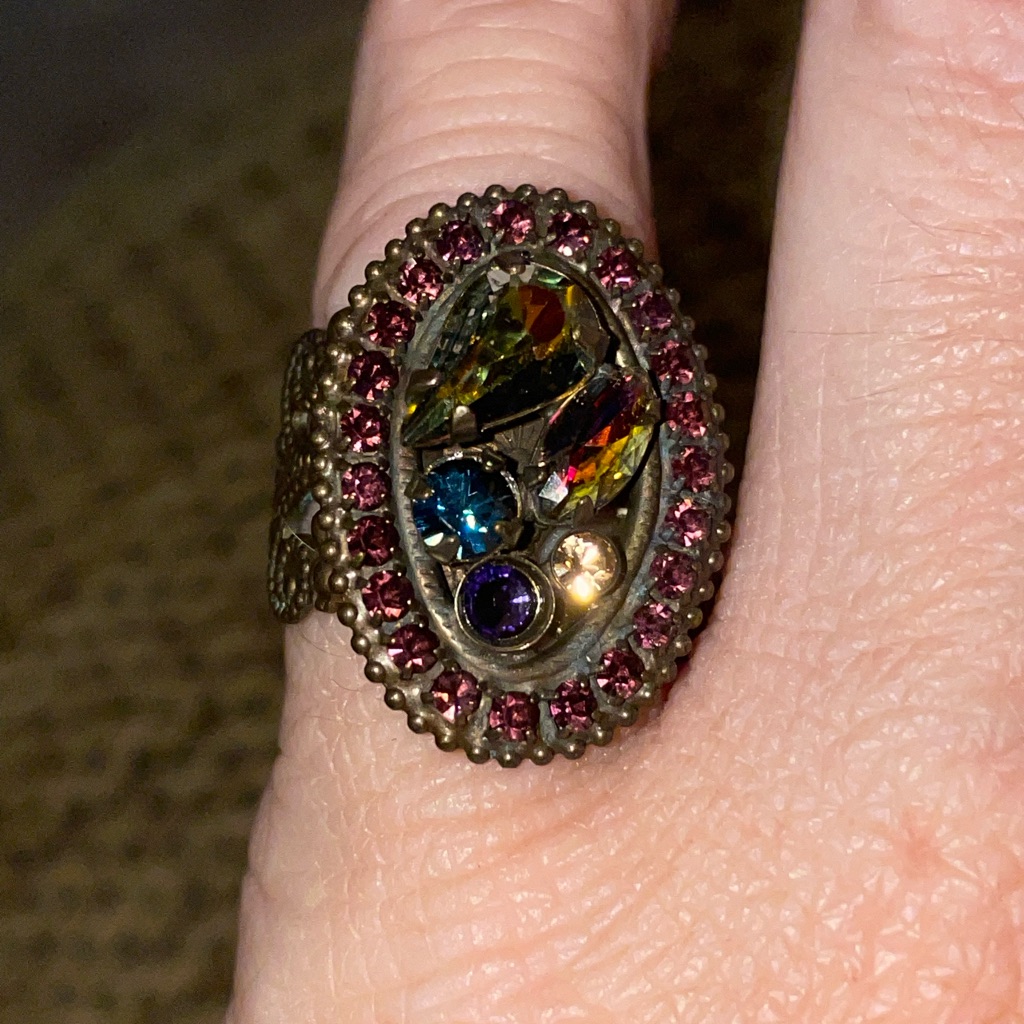 Volcano Cocktail Ring Fits Like A 6-7 52$